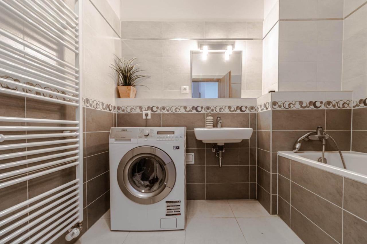 Moderny Byt V Sirsom Centre Appartement Bratislava Buitenkant foto