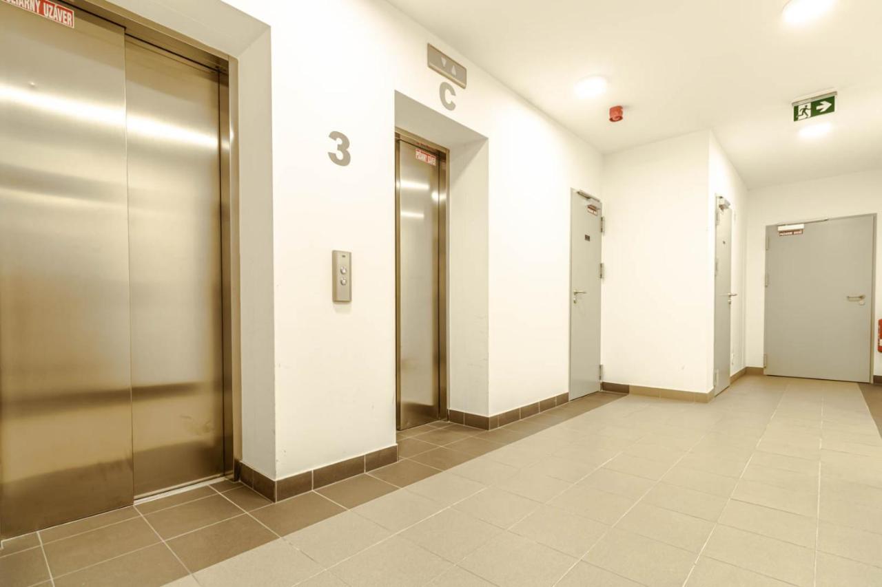 Moderny Byt V Sirsom Centre Appartement Bratislava Buitenkant foto