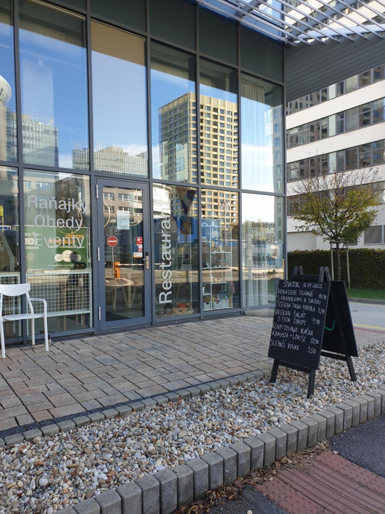 Moderny Byt V Sirsom Centre Appartement Bratislava Buitenkant foto